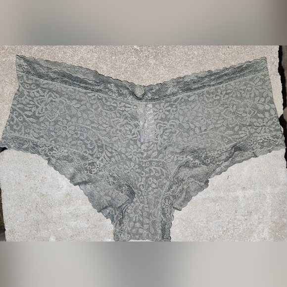 Lace Undies Set of 5 + FREE Black Pair! - Picture 4 of 9